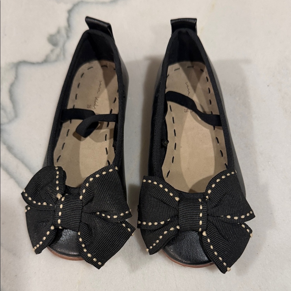 Zara Girls Black Bow Flats
Size 9.5/Euro 26